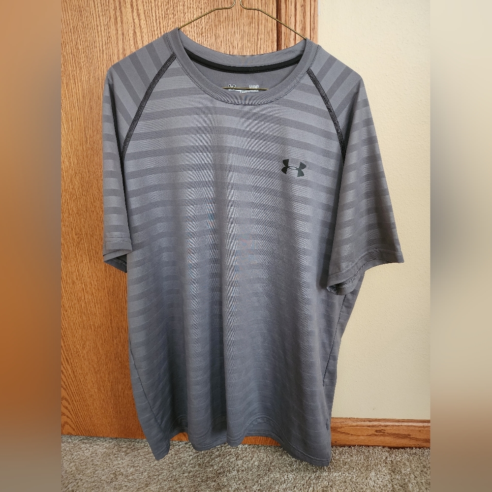 Men's Under Armour short sleeve shirt